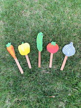 Load image into Gallery viewer, Set of 5 Garden Veggie Markers