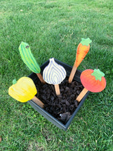 Load image into Gallery viewer, Set of 5 Garden Veggie Markers