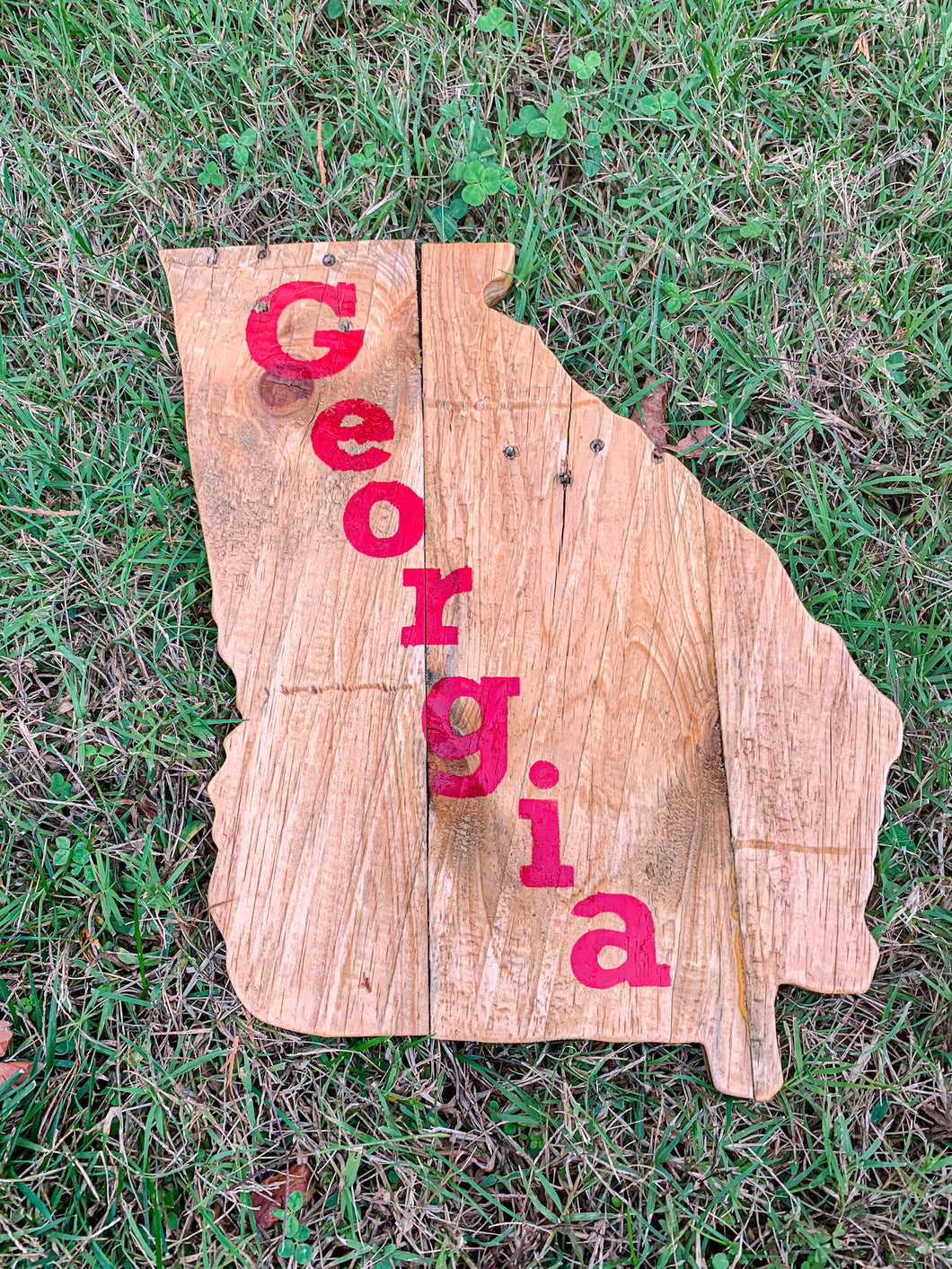 Natural Rustic Georgia with Red Accent