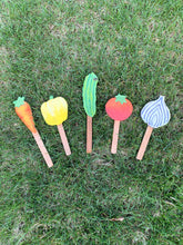 Load image into Gallery viewer, Set of 5 Garden Veggie Markers
