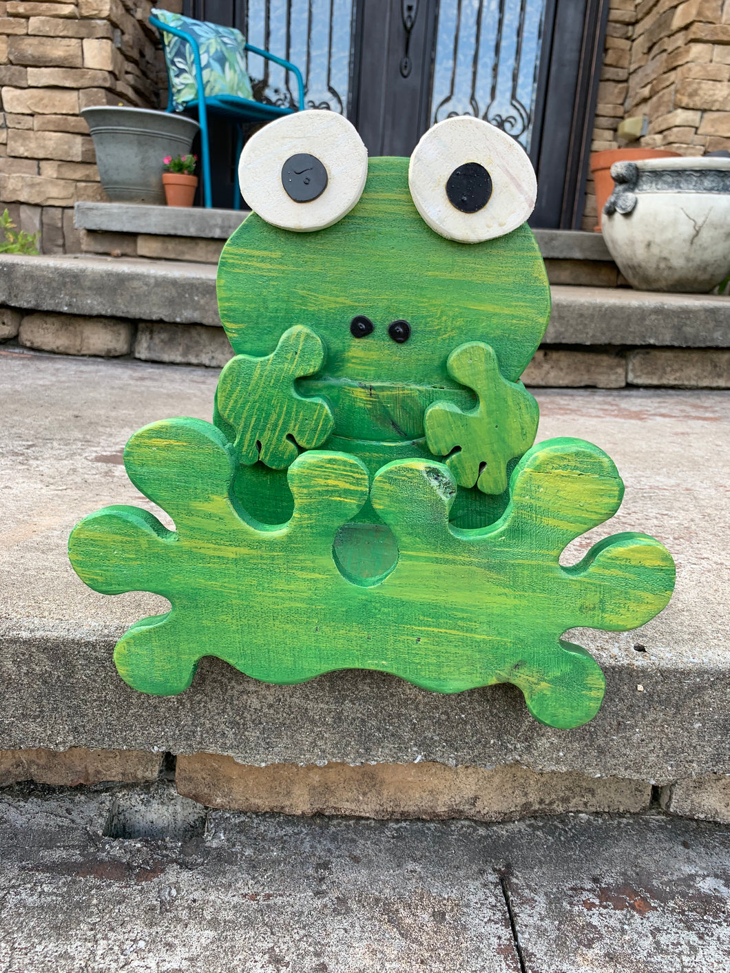 Outdoor Frog Porch Pet
