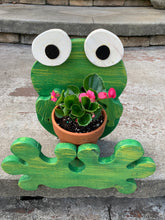 Load image into Gallery viewer, Outdoor Frog Porch Pet

