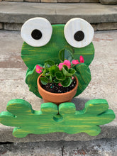 Load image into Gallery viewer, **Pre Order Outdoor Frog Porch Pet

