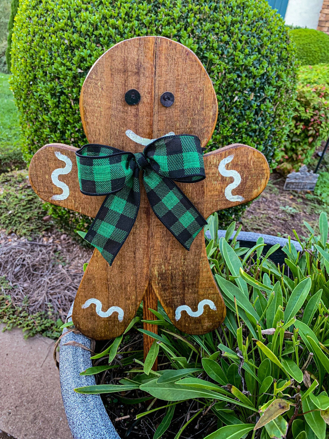 ***PRE ORDER*** Outdoor Gingerbread Man with Green Muffler